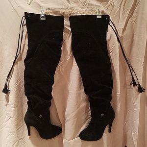 Over-the-knee black suede boots